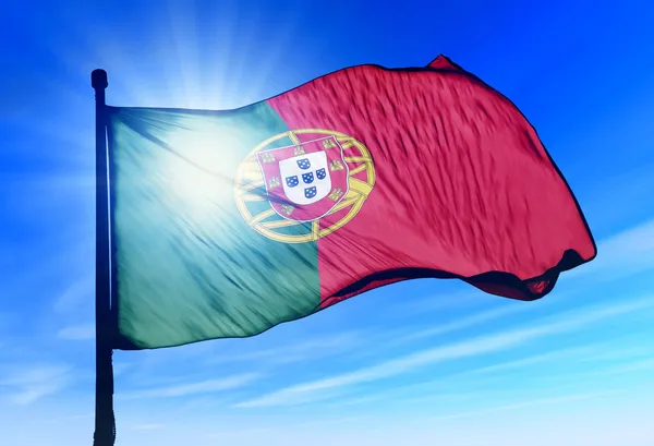 Bandeira de Portugal acenando ao vento — Fotografia de Stock