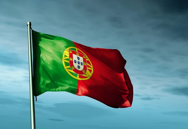 Bandeira de Portugal acenando ao vento — Fotografia de Stock