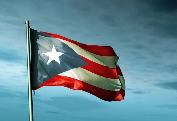 Drapeau de Porto Rico agitant le vent — Photo