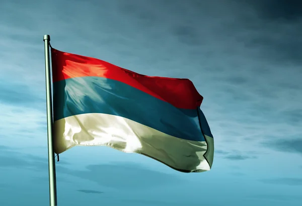 Bandera de Serbia ondeando en el viento — Foto de Stock