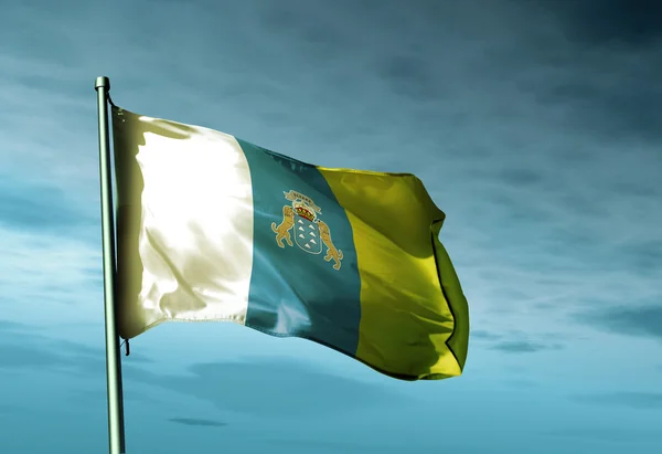 Bandeira das Ilhas Canárias (ESPANHA) acenando ao vento — Fotografia de Stock