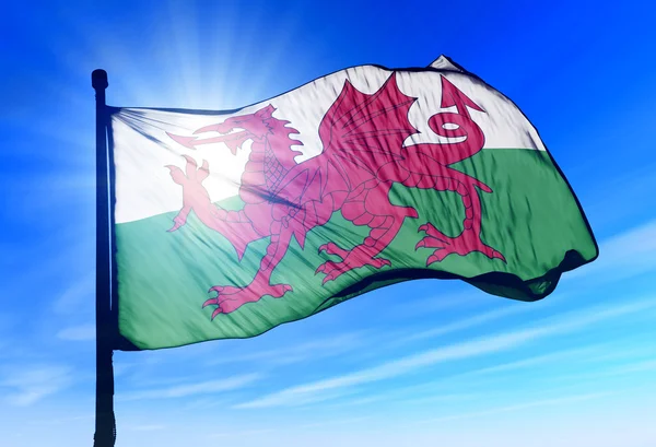 ウェールズの旗が風に手を振っています。 — ストック写真