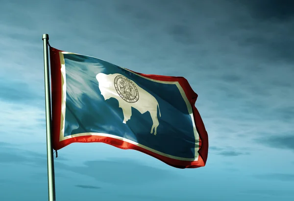 Wyoming (usa) vlajka mávala na vítr — Stock fotografie