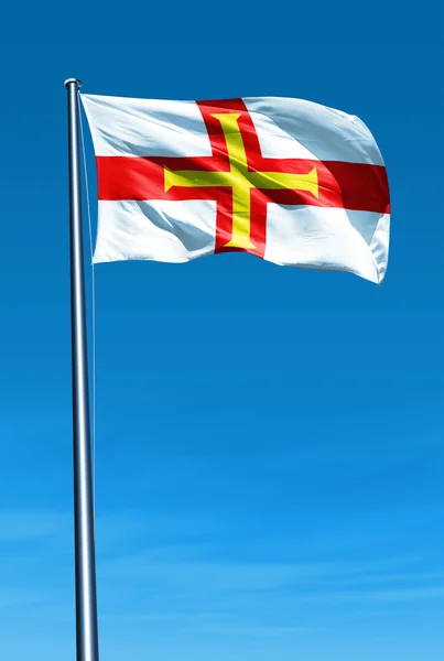 Flaga Guernsey na wiatr — Zdjęcie stockowe