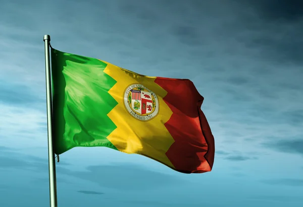 Флаг Лос-Анджелеса (США) висит на ветру — стоковое фото