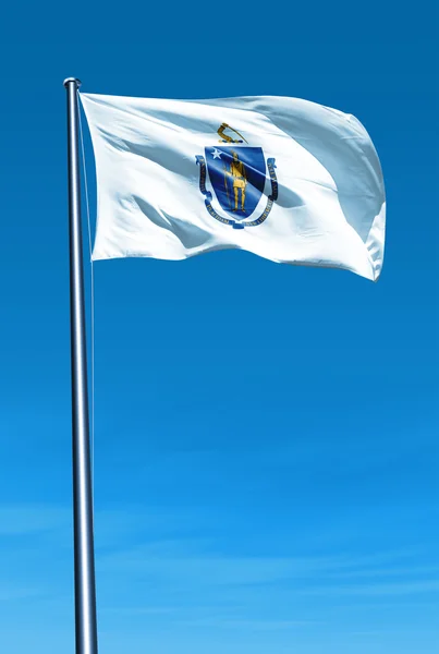 Bandeira de Massachusetts (EUA) acenando ao vento — Fotografia de Stock