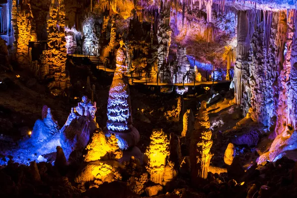 Stalactieten, stalagmieten — Stockfoto