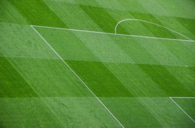 yeşil çim futbol sahası üzerindeki işaretleri