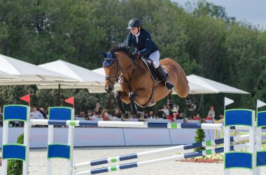 Donetsk, Ukrayna - Eylül 08: Rus Süvari natalia simonia, 5 Uluslararası atlama turnuva donbass tur 2013 csi5, üzerinde 08 Eylül 2013 yılında donetsk, Ukrayna