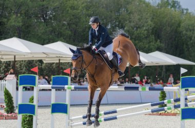 Donetsk, Ukrayna - Eylül 08: Rus Süvari natalia simonia, 5 Uluslararası atlama turnuva donbass tur 2013 csi5, üzerinde 08 Eylül 2013 yılında donetsk, Ukrayna