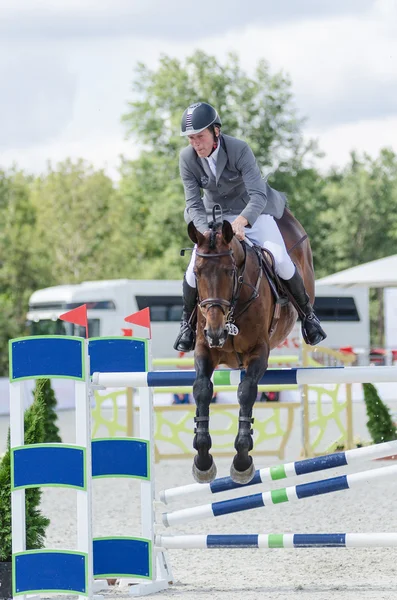 Donieck, Ukraina - 07 września: niemiecki jeździec ludger Beerbaumowi w 5 międzynarodowych skoki turnieju donbass zwiedzanie 2013 csi5 — Zdjęcie stockowe