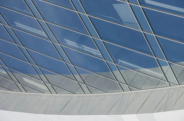 Edificio de oficinas de vidrio y metal. Detalle de la fachada . —  Fotos de Stock