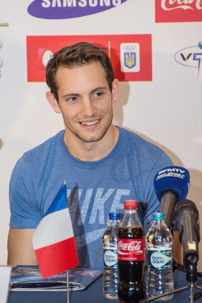 DONETSK, UCRANIA - 14 de febrero: Renaud Lavillenie - El polo francés —  Fotos de Stock