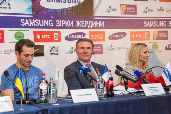 Donetsk, ukraine - 14. feb: sergey bubka - die vielfache welt neu — Stockfoto