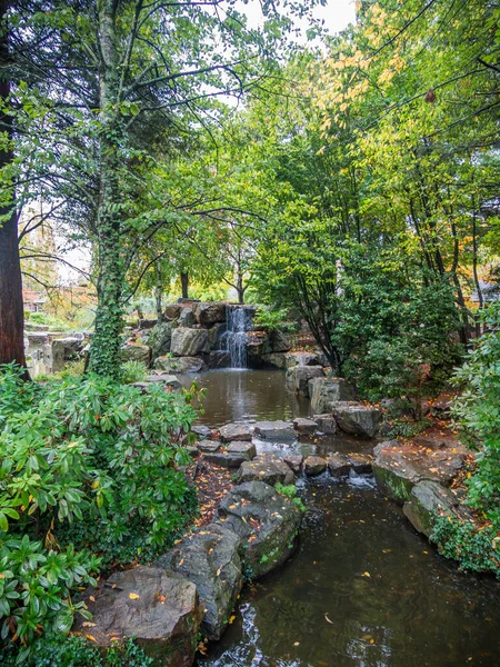 Garten Mit Teich Asiatischen Stil Steinweg Einem Japanischen Wassergarten — Stockfoto