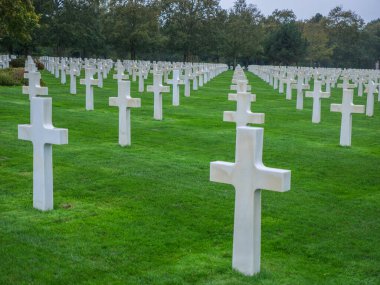 Amerikan savaş mezarlığı Omaha Beach, Normandiya (Colleville-sur-Mer )