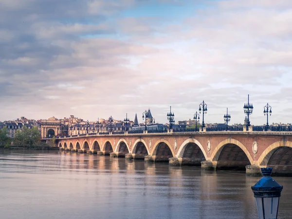 Ponte Pedra Sobre Rio Garonne Bordéus Com Portão Gourgogne França — Fotografia de Stock