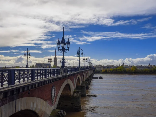 Ponte Pedra Sobre Rio Garonne Bordéus Com Catedral Michel França — Fotografia de Stock