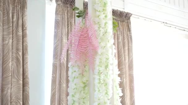 人工的な白い花の部屋の装飾 — ストック動画