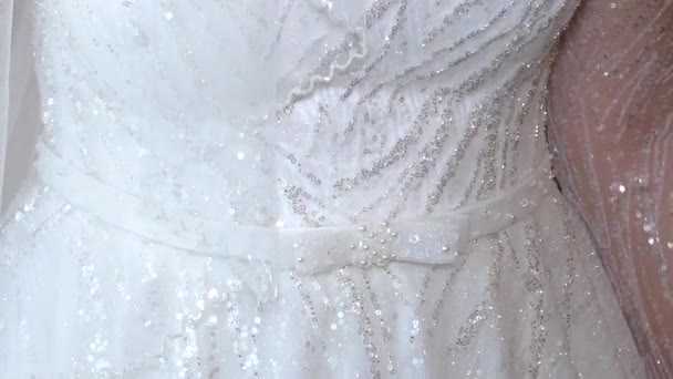 Noiva Ajusta Seu Cinto Seu Vestido Noiva — Vídeo de Stock