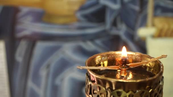 A candle burns in front of the altar. Religious themes. Place for inscription — Vídeo de stock