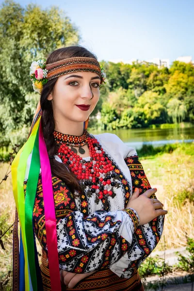 Ukrainian Woman Embroidered Shirt Stands Bank River — Stock Photo, Image