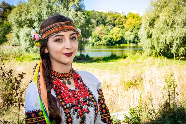 Ukrainian Woman Embroidered Shirt Stands Bank River — Stock Photo, Image