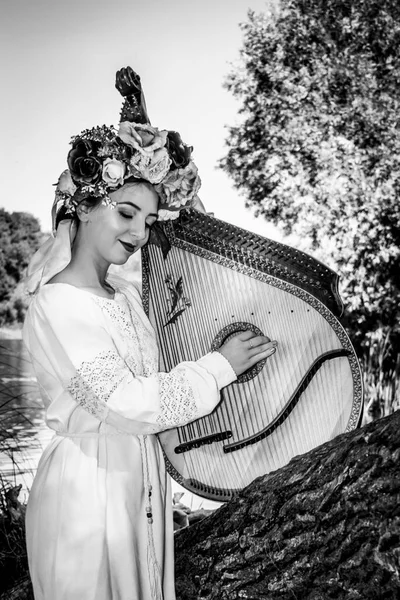 Young Ukrainian Woman National Dress Plays Bandura River Summer Sunny — Fotografia de Stock