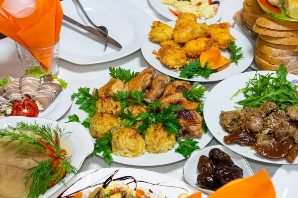 Nombreux Plats Délicieux Prêts Manger Sur Table Dans Restaurant — Photo