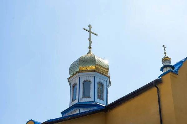 Salib Emas Kubah Gereja Kristen Ortodoks — Stok Foto