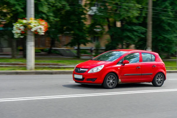 Red Car Opel Corsa Drives Road City Vinnitsa Ukraine 2021 — Fotografia de Stock