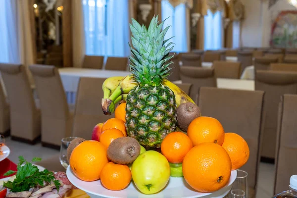 Fresh Vegetables Fruits White Plate Fruit Tray Plate Restaurant — Photo