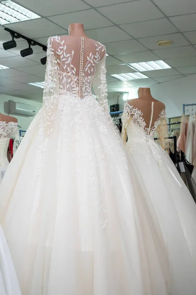 Красивое Платье Невесты Вид Сзади Магазин Свадебных Платьев — стоковое фото
