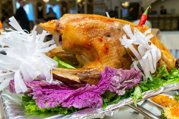 Large Roast Turkey Holiday Table Thanksgiving — 스톡 사진