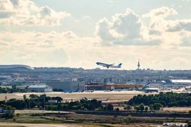 Madrid, İspanya; 09-25-2021: Airbus A330 of the airlines 
