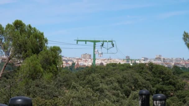 Madrid España 2021 Cabañas Del Teleférico Madrid Trasladándose Destino Día — Vídeo de stock