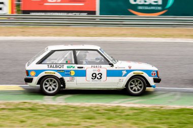 Jarama, Madrid, İspanya turu; Nisan 2016: Talbot Lotus Sunbeam Jarama pistinde klasik bir araba yarışında