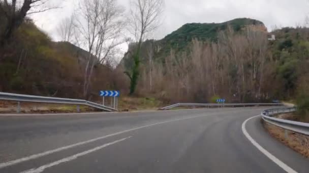 Video Subjektivní Kamery Vozidla Projíždějícího Horskými Silnicemi Bierzo Podzim Stoupajícího — Stock video