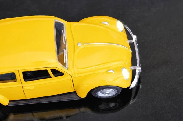 Madrid Spain 2022 Model Yellow Beetle Seen Parked Puddle Asphalt — Stock Photo, Image