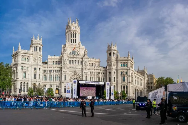 Madrid Spain 2022 People Waiting Cibeles Square Front Town Hall — Foto Stock