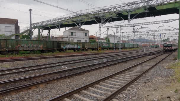 Monforte Lemos Lugo Spagna 2022 Treno Regionale 235C Passeggeri Media — Video Stock