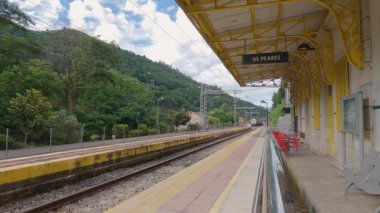 Os Peares, Ourense, Spain; 05-12-2022: Freight locomotive of the Renfe company with diesel traction pulling wagons of dangerous goods, entering Os Peares station in Galicia