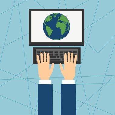 Internet üzerinde bilgisayar başında oturan