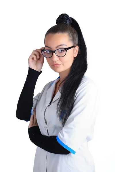 Un retrato de una hermosa morena sexy doctora en un blanco — Foto de Stock