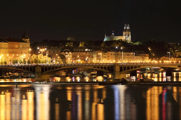 Blick auf die gotische Prager Kathedrale vysehrad — Stockfoto