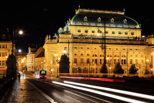 Blick auf das Prager Nationaltheater — Stockfoto