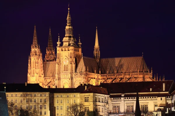Noite Castelo gótico de Praga, República Checa — Fotografia de Stock