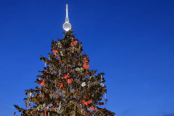 Kerstsfeer op de oude stad plein, Praag, Tsjechië — Stockfoto
