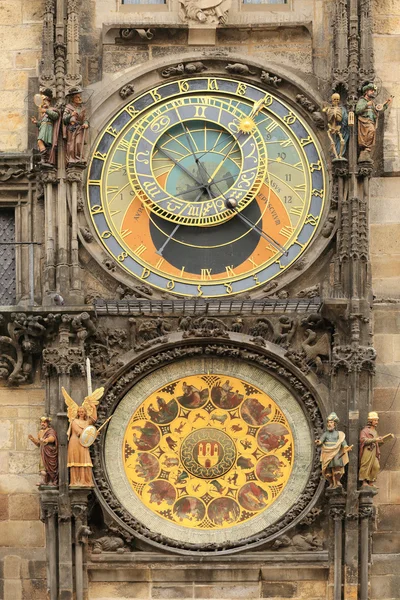 Historyczne średniowiecznych zegar astronomiczny w Pradze na Stary Ratusz, Republika Czeska — Zdjęcie stockowe