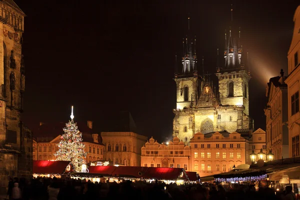 Weihnachtsstimmung auf dem Altstadtplatz, Prag, Tschechische Republik — Stockfoto